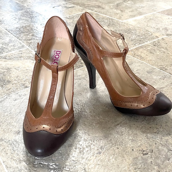 DOLCE by mojo moxy Brown T-Strap Pumps | Size 8 - Picture 2 of 11